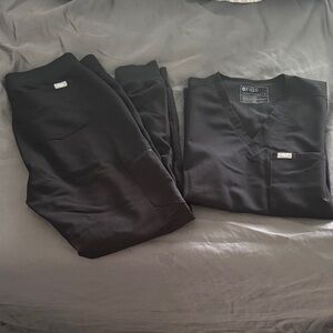 Figs Womens Scrubs Set - Black Size Medium - Joggers and Short Sleeve Top